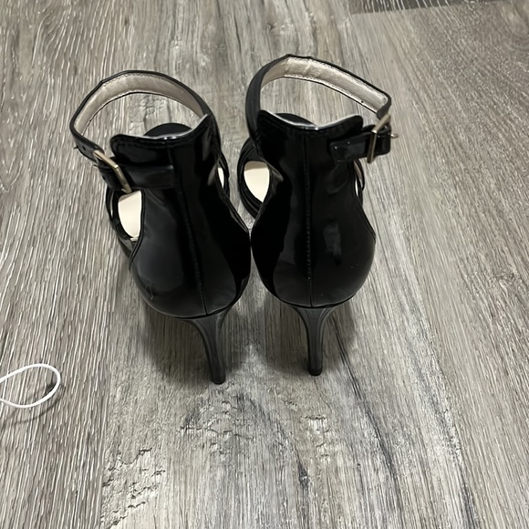 Kenneth Cole Heel Sandals - Picture 5 of 8